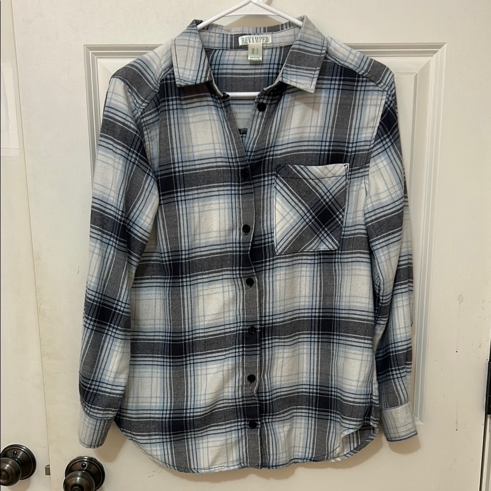 Revamped Casual Button Down Shirt flannel size small black, white light blue